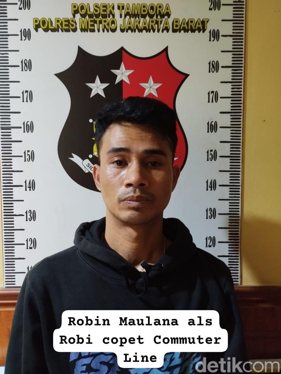 Polisi menangkap geng copet di LRL. Dua pelaku ditangkap usai melakukan pencopetan di Stasiun Duri, Tambora, Jakbar, Rabu (16/8/2023).