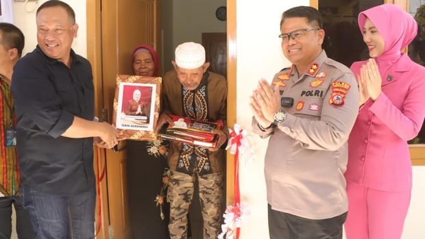 Polres Indramayu resmikan rumah layak huni untuk sepasang lansia