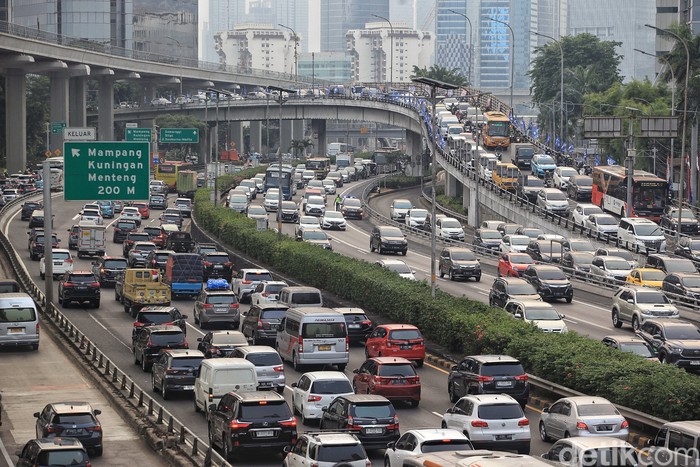 Potret Macet Sore Ini, Biang Kerok yang Bikin Ibu Kota Bengek