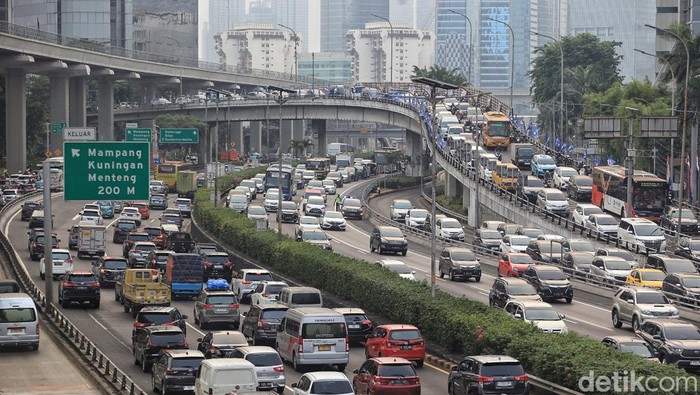 Potret Macet Sore Ini, Biang Kerok yang Bikin Ibu Kota 'Bengek'