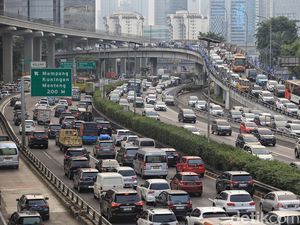 Potret Macet Sore Ini, Biang Kerok yang Bikin Ibu Kota Bengek