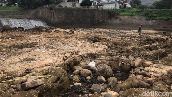 Potret Sungai Citanduy yang mengering di Banjar