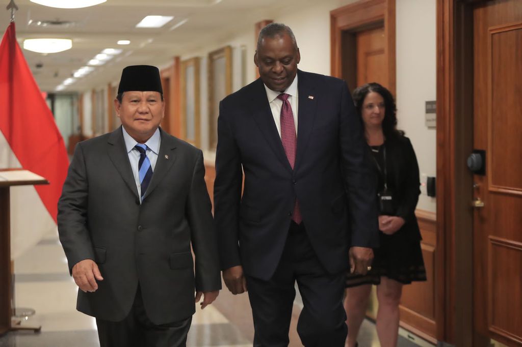 Menteri Pertahanan (Menhan) Prabowo Subianto mengunjungi Kementerian Pertahanan Amerika Serikat (AS) atau Pentagon bertemu dengan Menhan AS Lloyd J Austin III.