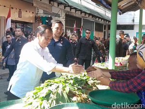 Jokowi Cek Pasar Brahrang Binjai, Bandingkan Harga dengan di Jawa