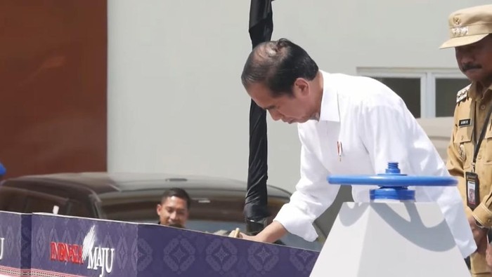 Presiden Jokowi saat meresmikan Jembatan Aek Tano Ponggol. Foto: Tangkapan layar YouTube Sekretariat Presiden