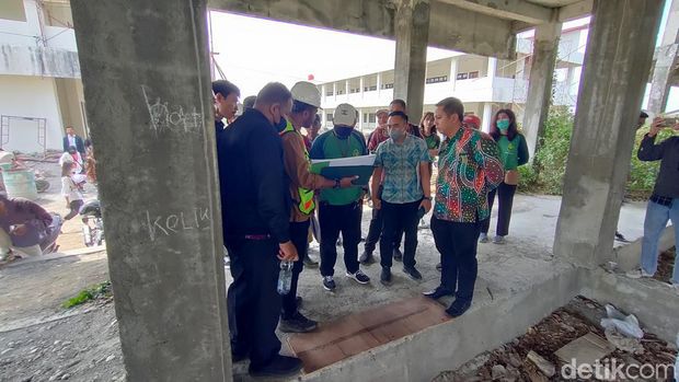 Proses sidang di tempat yang digelar di calon gedung SMP N 1 Wates, area persawahan Beji, Wates, Kulon Progo, Jumat (25/8/2023).
