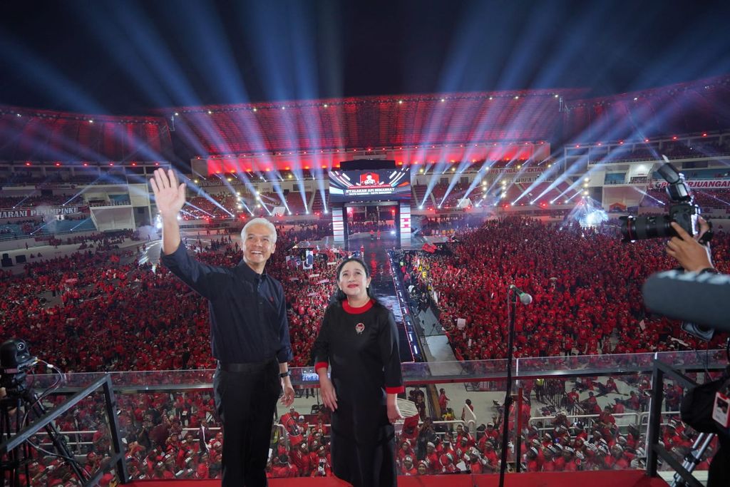 Puan Maharani dan Ganjar Pranowo hadiri apel pemenangan PDIP di Stadion Jatidiri Semarang, Jumat (25/8/2023).