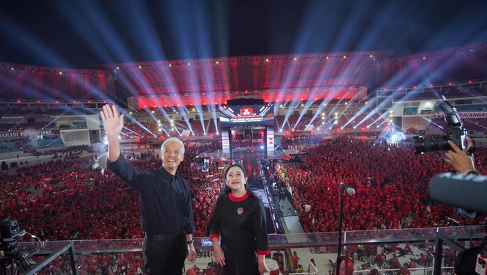 Puan Maharani dan Ganjar Pranowo hadiri apel pemenangan PDIP di Stadion Jatidiri Semarang, Jumat (25/8/2023).