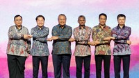Bank Indonesia, Bank Negara Malaysia, dan Bank of Thailand sepakat memperkuat kerja sama guna mendorong penggunaan mata uang lokal masing-masing negara dalam transaksi bilateral yang telah diimplementasikan sejak 2018. REUTERS/Willy Kurniawan.  
