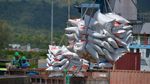 Ribuan Ton Beras Impor dari Thailand Tiba di Aceh