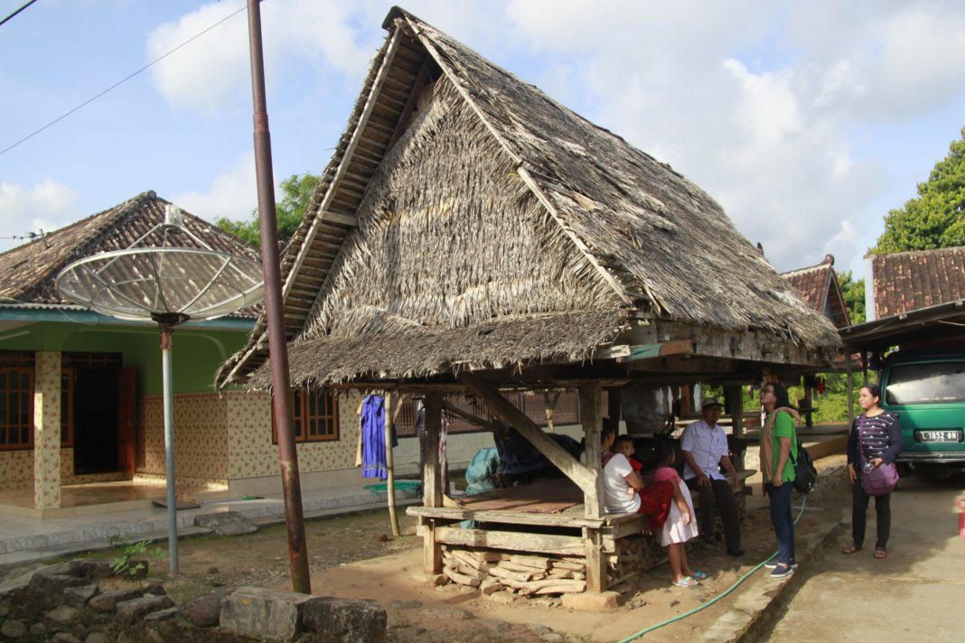 Rumah Adat Dhurung (Bawean)