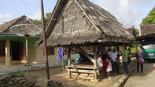 Rumah Adat Dhurung (Bawean)
