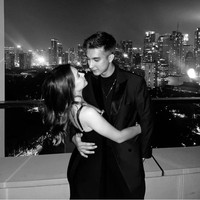 Gaya pacaran artis berusia 16 tahun ini dinilai terlalu mesra. Sandrinna pun dianggap masih di bawah umur, karena belum memiliki KTP. Foto: Instagram