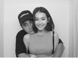 7 Foto Sandrinna Michelle & Junior Roberts, Gaya Pacarannya Dikritik Dewasa