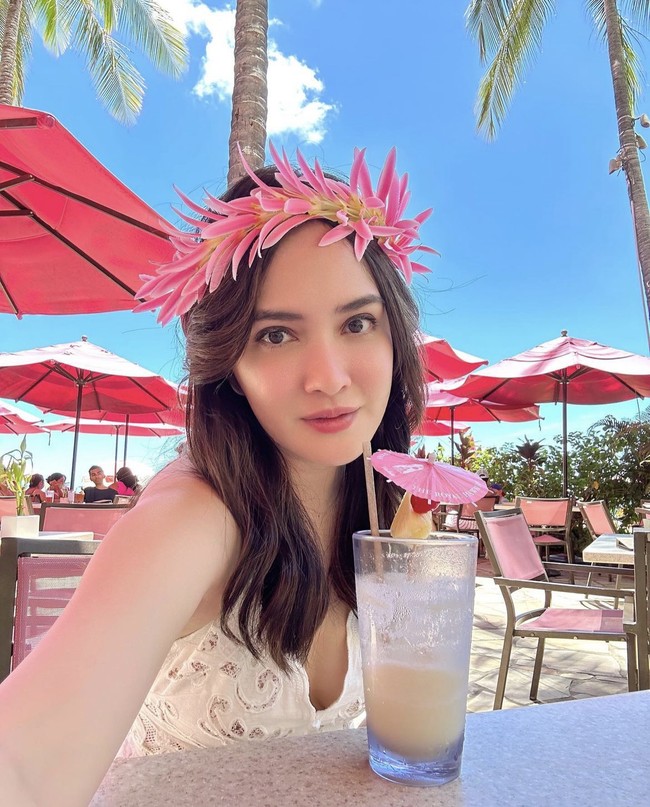 Gaya aktris 36 tahun itu pun menjadi sorotan. Penampilan baru Shandy dinilai semakin cantik dan seksi.  Foto: Dok. Instagram/@shandyaulia