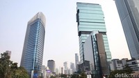 Pemerintah pusat melirik teknologi alternatif dalam skala mikro untuk mengatasi polusi udara melalui penyemprotan air berkabut yang dilakukan dari gedung-gedung tinggi di wilayah Jakarta.