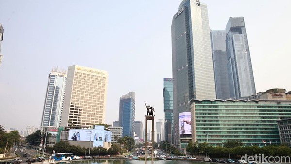 Penyemprotan Air dari Gedung Tinggi jadi Solusi Atasi Polusi?