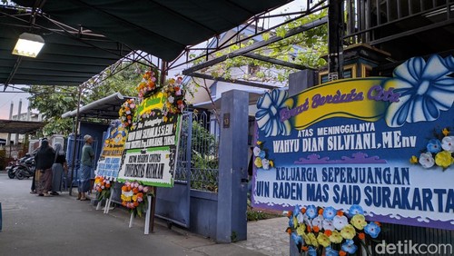 Suasana di rumah duka dosen UIN Solo di Mataram, NTB.