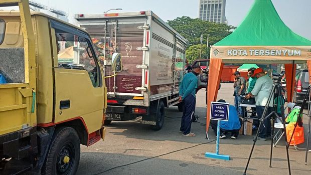 Suasana Uji Coba Tilang Uji Emisi di Kawasan Senayan (Adrial/detikcom)