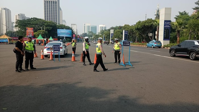 Suasana Uji Coba Tilang Uji Emisi di Kawasan Senayan (Adrial/detikcom)