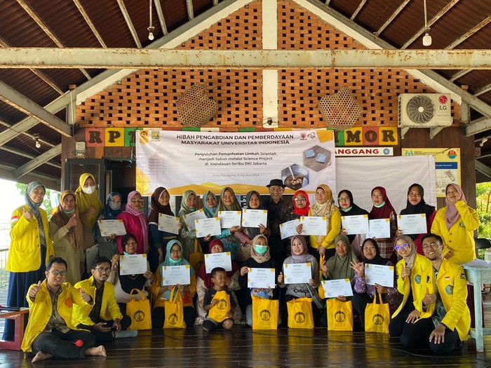 Tim Pengabdian Masyarakat UI ajarkan pembuatan sabun dari limbah minyak jelantah di Kep. Seribu