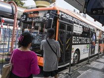 Jakarta Dikepung Demo, Ini Rute TransJakarta yang Dialihkan & Disetop