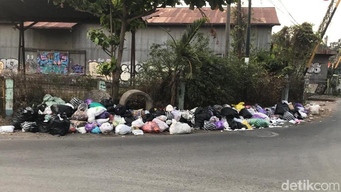 Tumpukan sampah di Bausasran, Danurejan, Kota Jogja, Jumat (25/8/2023).