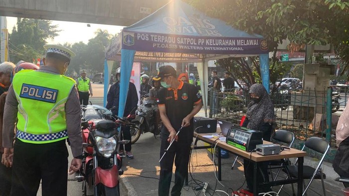 Uji coba tilang uji emisi di Terminal Blok M, Jaksel
