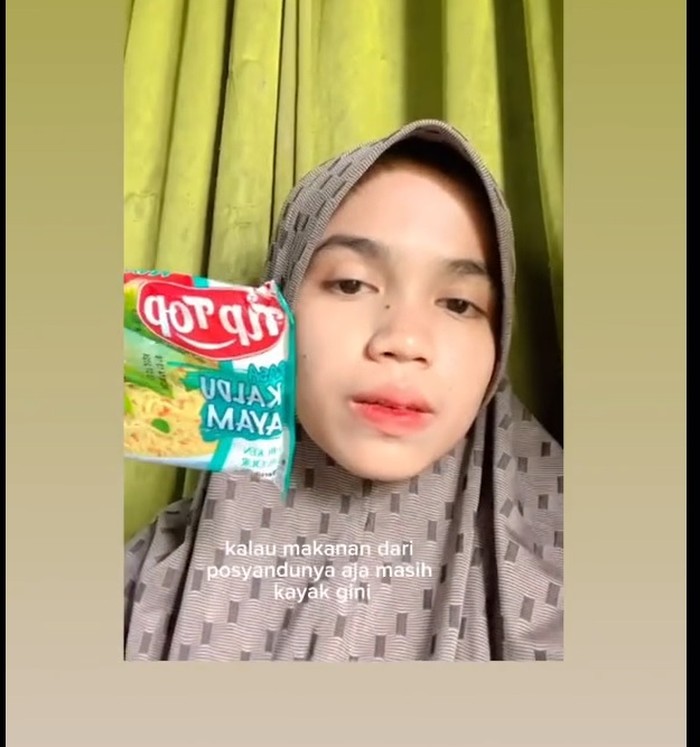 Viral wanita curhat makanan pencegah stunting di Posyandu jajaran Rp 500-an (Foto: Istimewa)