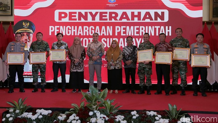 walkot eri memberikan penghargaan kepada forkopimda
