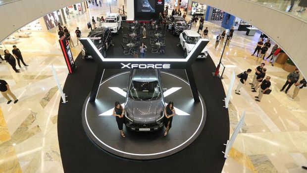 Xforce mejeng di Tanjung Plaza Surabaya