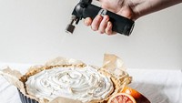 Blow torch memungkinkan seseorang membuat banyak hidangan lebih enak. Kehadirannya di dapur-dapur rumah tangga pun kini lebih jamak.