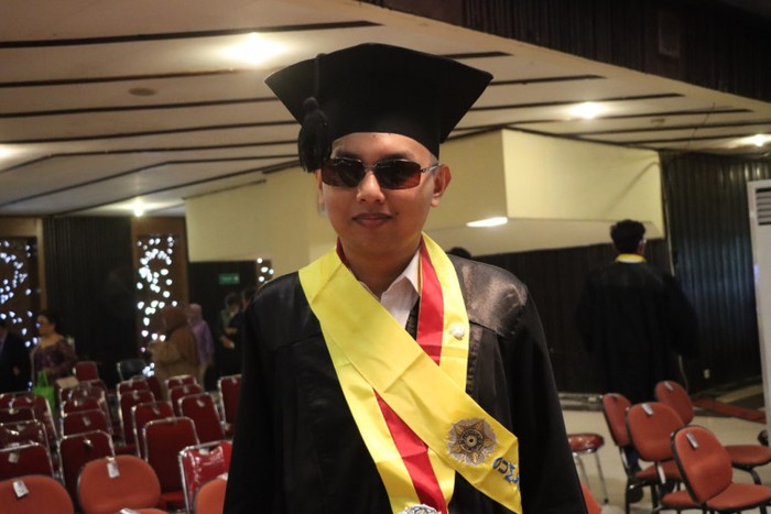Alexander Farrel Rasendriyo Haryono, lulusan UGM penyandang disabilitas netra yang berpredikat Cumlaude