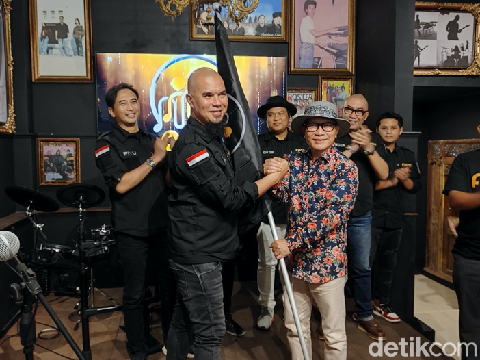 Para pencipta lagu se-Indonesia, melakukan sesi diskusi bersama mengenai gerakan Asosiasi Komposer Seluruh Indonesia (AKS1) yang membahas tentang persoalan-persoalan di industri musik, khususnya yang menyangkut kepada penulis lagu.