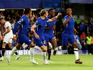 Cetak Dua Gol untuk Chelsea, Raheem Sterling Dipuji Bak Messi
