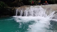 Warna bitu aliran air dari Sungai Citumang membuat kagum para wisatawan yang datang (Foto: Aldi Nur Fadillah/detikJabar).