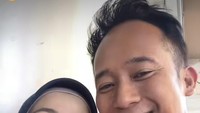 Denny Cagur kini memasuki dunia politik. Ia menjadi bakal calon legislatif (bacaleg) dari daerah pemilihan (dapil) Jawa Barat (Jabar) 2, Kabupaten Bandung dan Kabupaten Bandung Barat. Foto: Instagram dennycagur