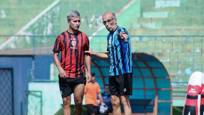 Arema FC akan menjalani pekan kesepuluh Liga 1 2023/2024 dengan nakhoda baru. Fernando Valente bakal melakoni debutnya saat Arema FC bersua Persikabo 1973, Senin (28/8).