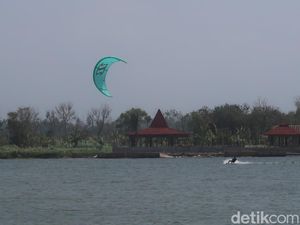 Ngeri! Peselancar Layang Dihempas Angin Dahsyat Kena Kabel Listrik
