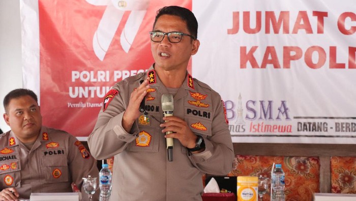 Irjen Suwondo Nainggolan saat sesi Jumat Curhat di Pendopo Kalurahan Mangunan, Dlingo, Bantul, Jumat (25/8)
