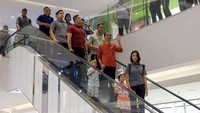Kedatangan Jokowi ini pun membuat heboh pengunjung mal. Jokowi pun dengan ramah menyapa pengunjung mal yang memanggil namanya. (Foto: Dok. Delipark Medan)