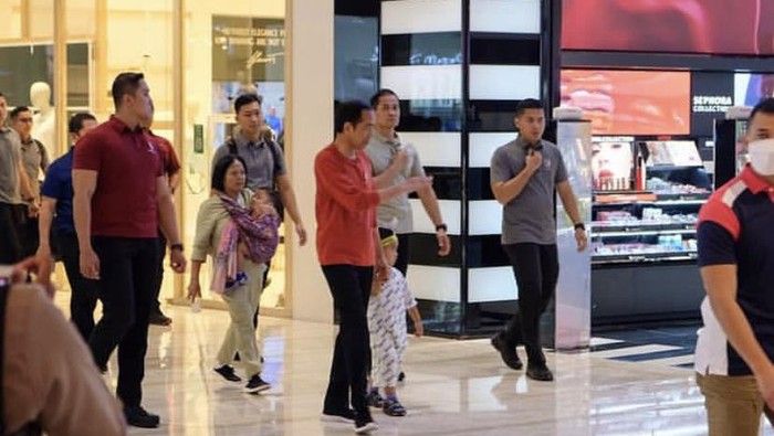Jokowi ke mal di Medan Jokowi ke mal di Medan
