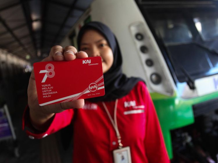 KAI Commuter Line Kenalkan Kartu Multi Trip di Surabaya