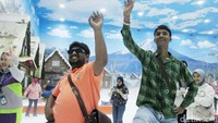 Khusus untuk pembelian tiket secara online akan lebih HEMAT karena akan mendapatkan GRATIS tambahan bermain 1 (satu) jam. Harga tiket tersebut sudah termasuk bermain sepuasnya selama dua jam, free kaos kaki, free peminjaman sepatu boots dan free chairlift. Khusus untuk yang membeli tiket secara online total waktu bermain menjadi 3 (tiga) jam !