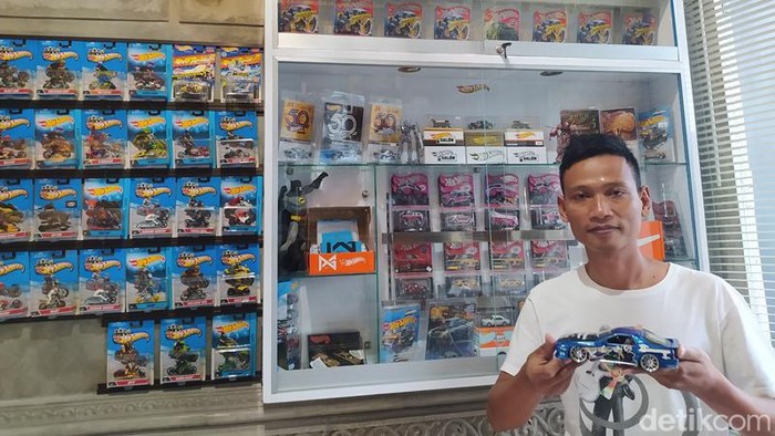 Kolektor mobil diecast dan hotwheels, Alim Sukrisna di rumahnya, Magelang.