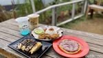 Sejuk! Ngopi di Kafe dengan Pemandangan Gunung Salak