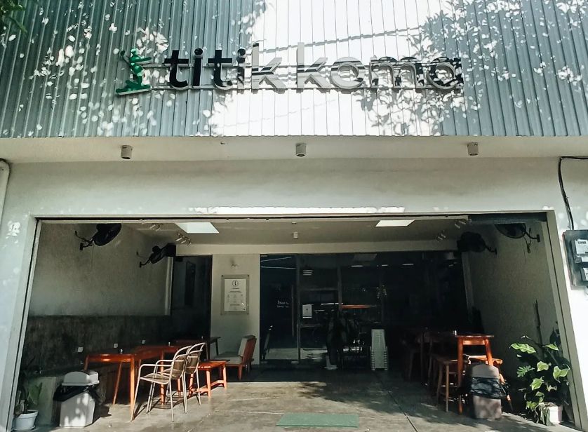 Kopi Titik Koma Dharmawangsa