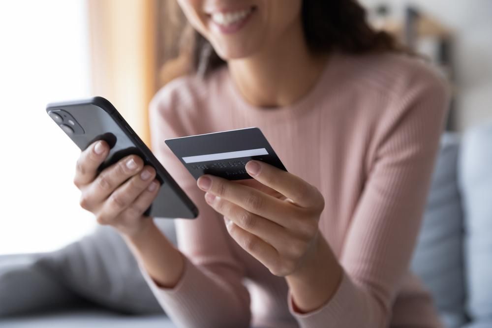 Langkah pengajuan kartu kredit BRI online dan offline.