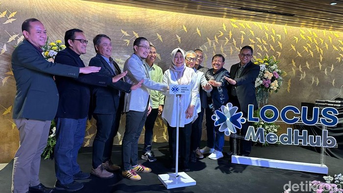 Untuk pertama kalinya di Indonesia, dokter memiliki co-working space. Co-working space ini ada di Surabaya yakni Locus Medical Hub di Ciputra World.