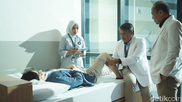 Untuk pertama kalinya di Indonesia, dokter memiliki co-working space. Co-working space ini ada di Surabaya yakni Locus Medical Hub di Ciputra World.